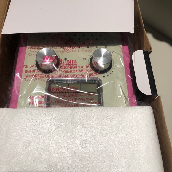 New in box. Crosley songbird radio pink - Picture 2 of 5